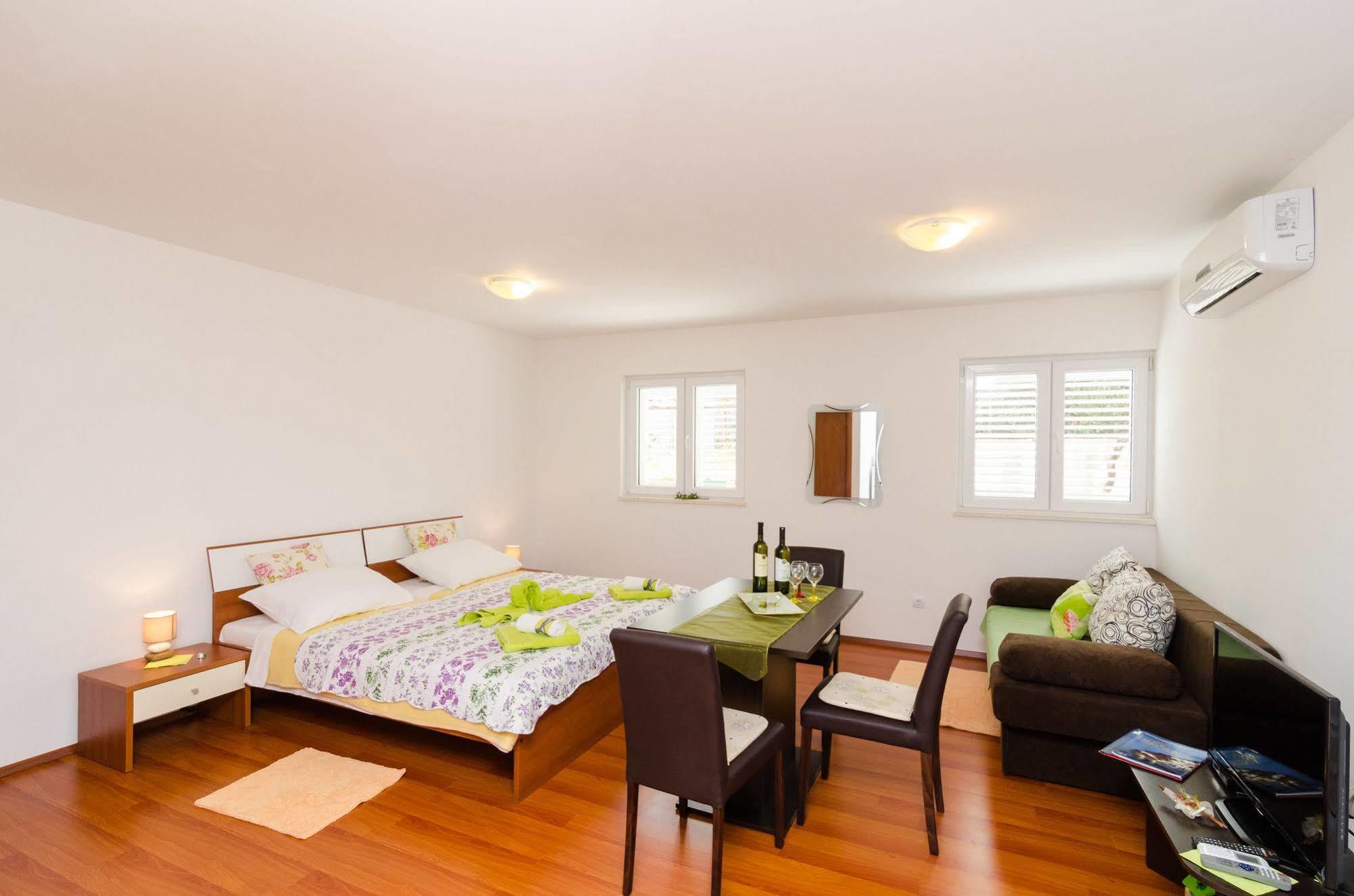 Apartments Ira ดูบรอฟนิก ภายนอก รูปภาพ